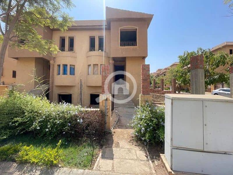 Special villa for sale in Moon Valley فيلا لقطه للبيع في التجمع الخامس