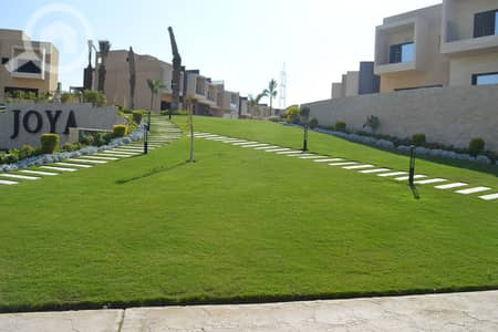 تاون هاوس 5 غرف نوم للبيع في 6 أكتوبر، الجيزة - فيلا 380 م استلام فوري لقطة امام جامعة النيل في JOYA بالتقسيط